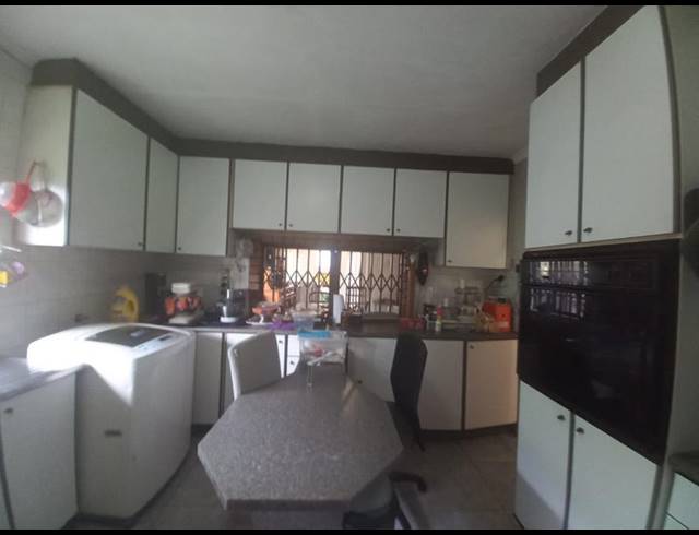 6 BEDROOM HOUSE FOR SALE IN BELLAIR